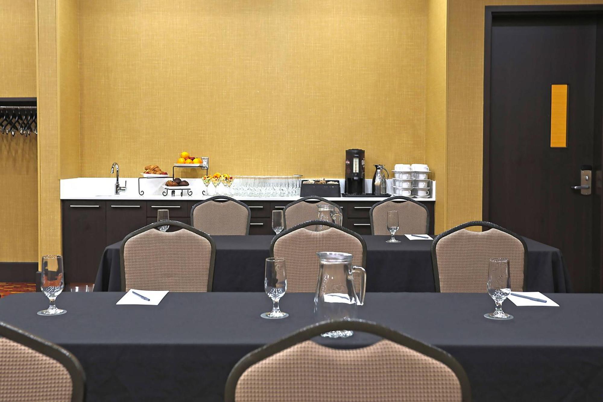Courtyard By Marriott Montreal West Island/Baie D'Urfe Hotel Exterior foto