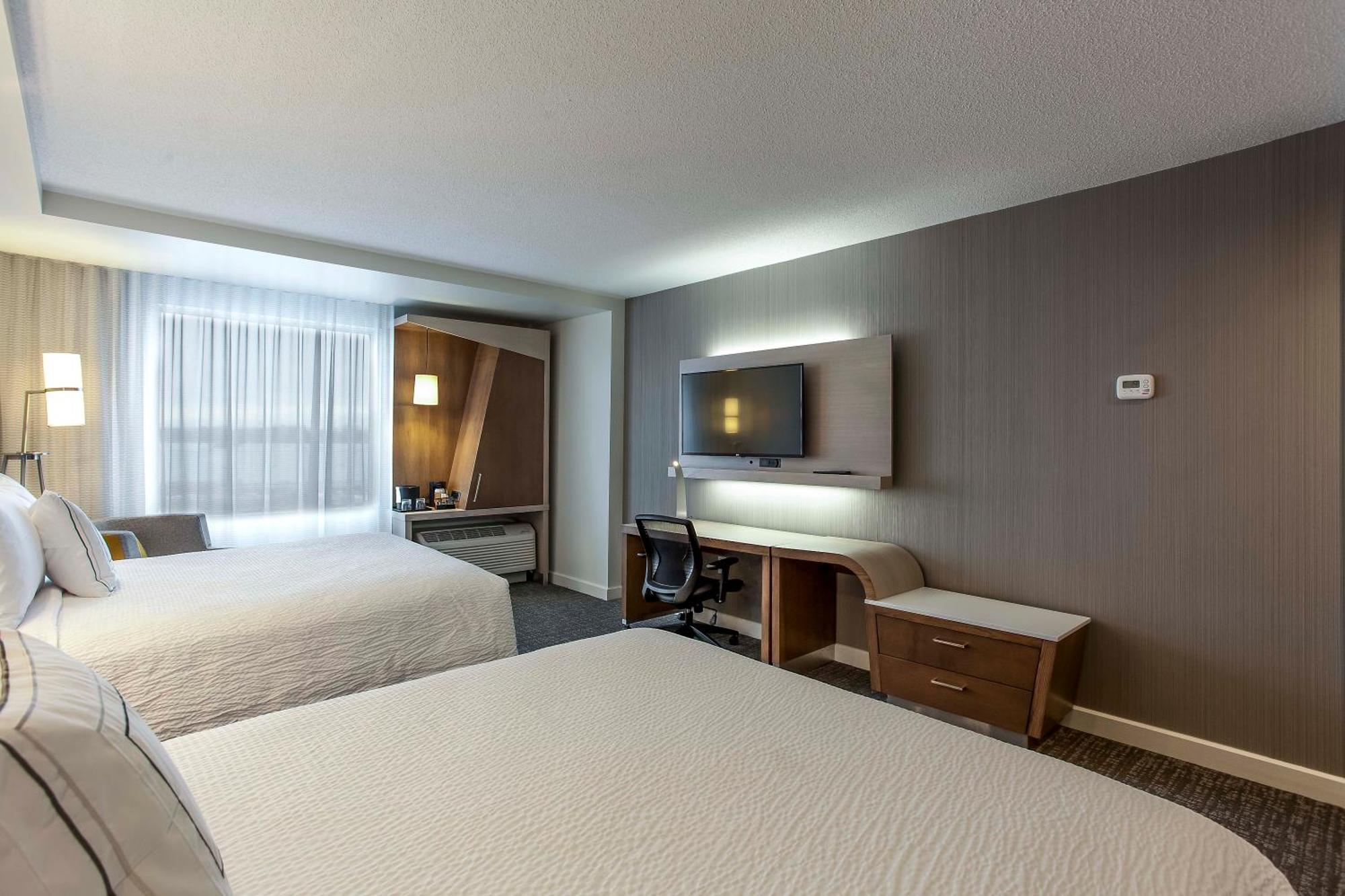 Courtyard By Marriott Montreal West Island/Baie D'Urfe Hotel Exterior foto